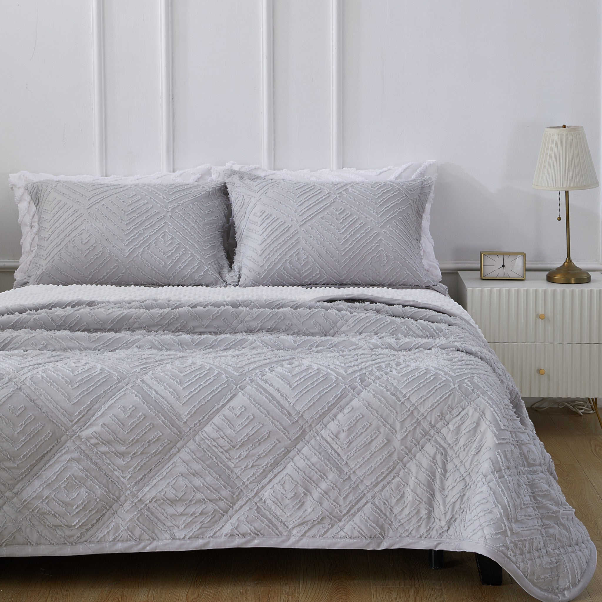 Mytickie Ice Grey & White Comforter