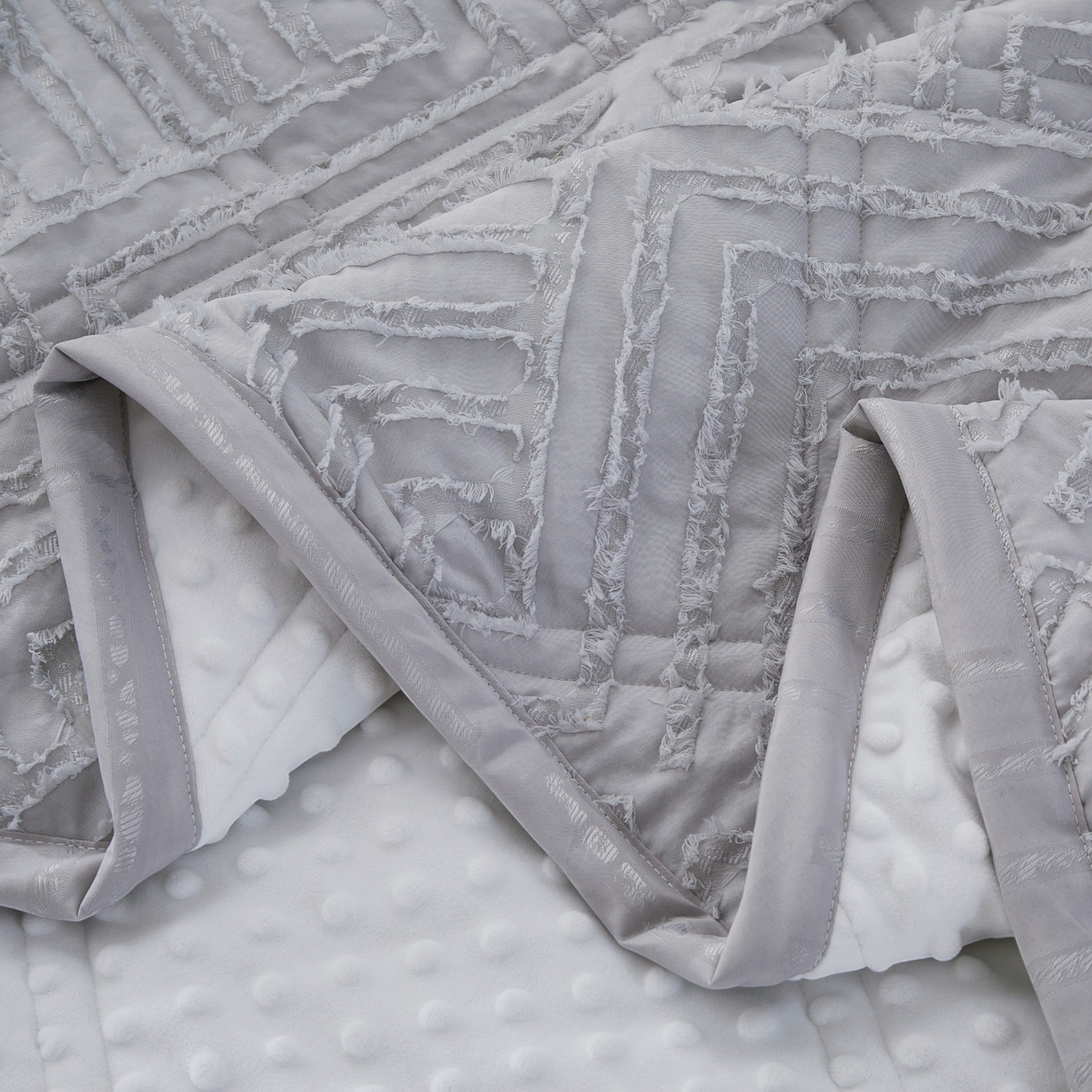 Mytickie Ice Grey & White Comforter