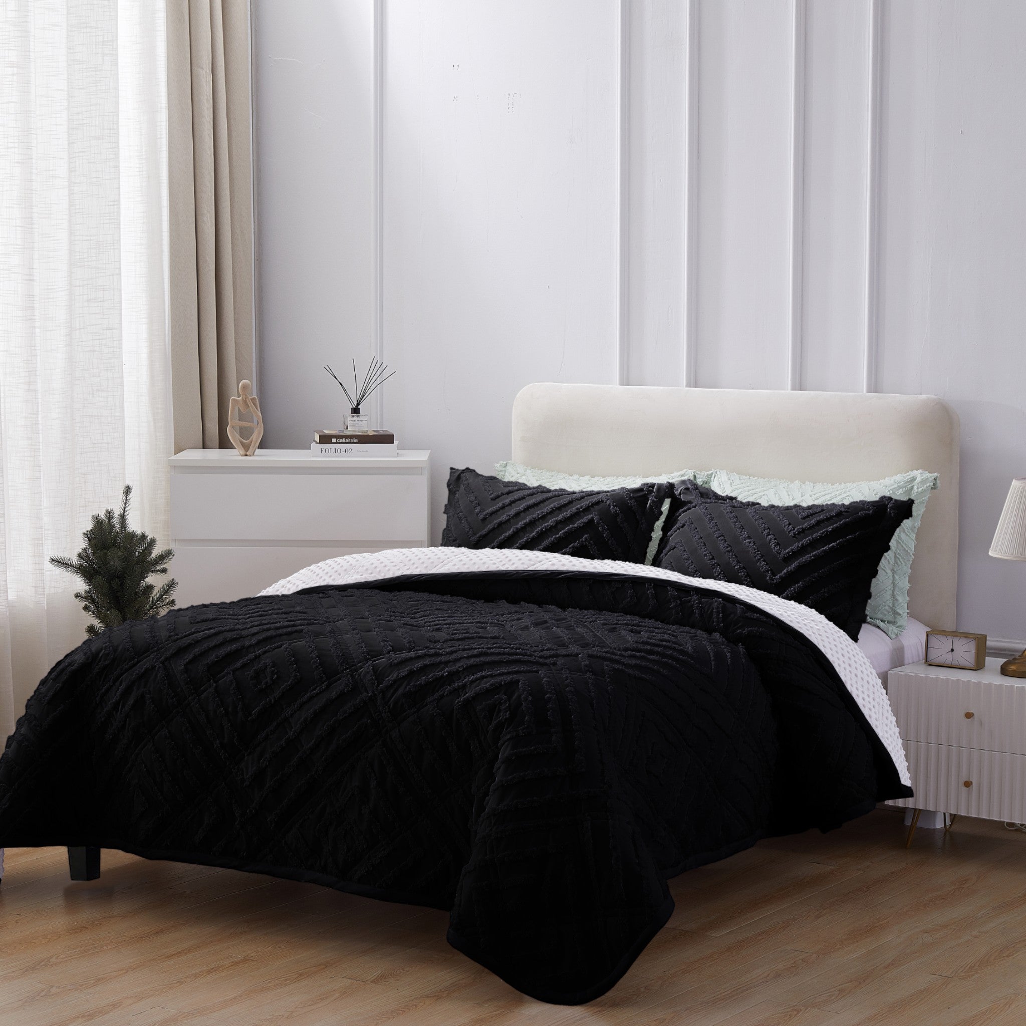 Mytickie Black & White Comforter