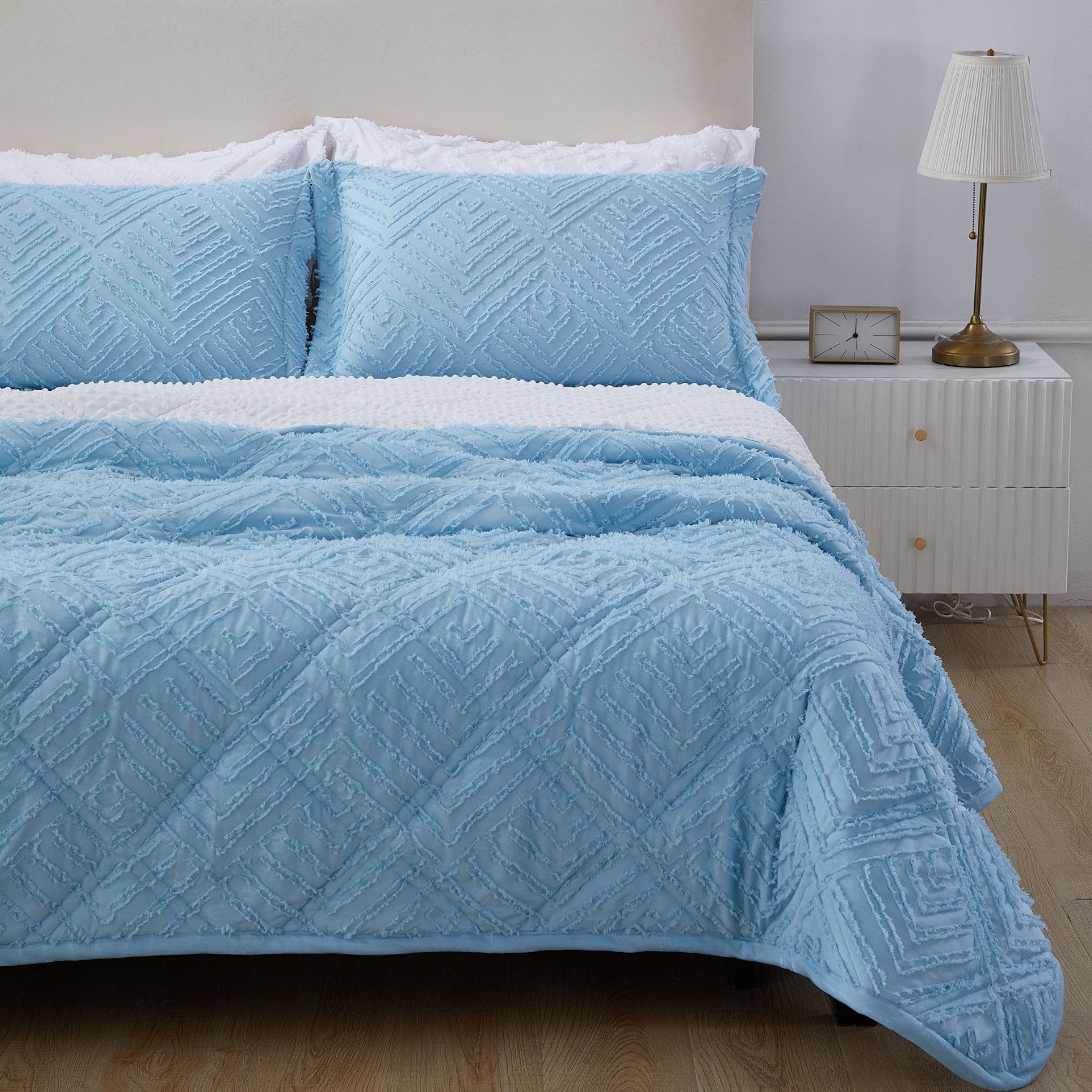 Mytickie Sky Blue & White Comforter