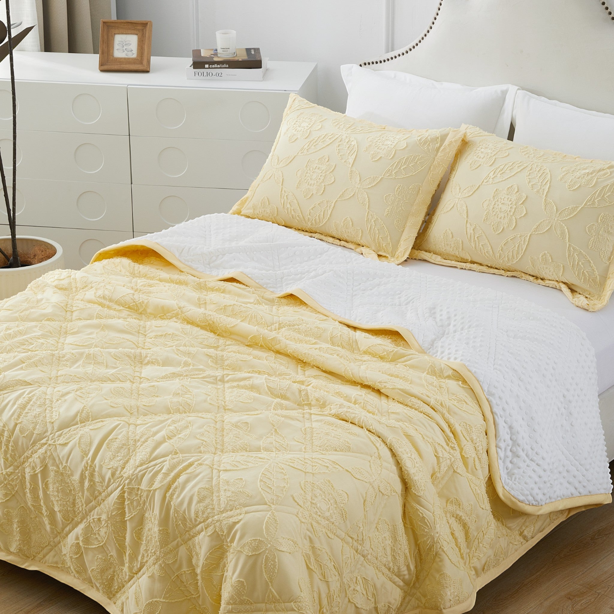 Mytickie Lemon Yellow & White Comforter