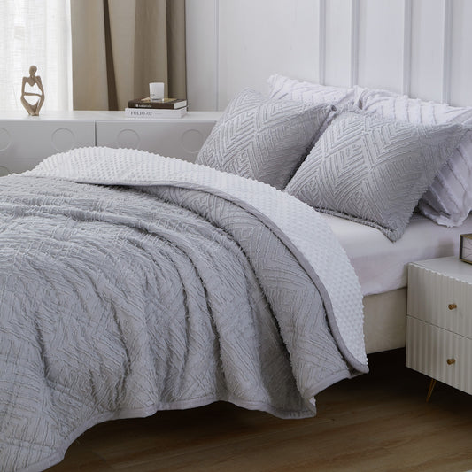 Mytickie Ice Grey & White Comforter