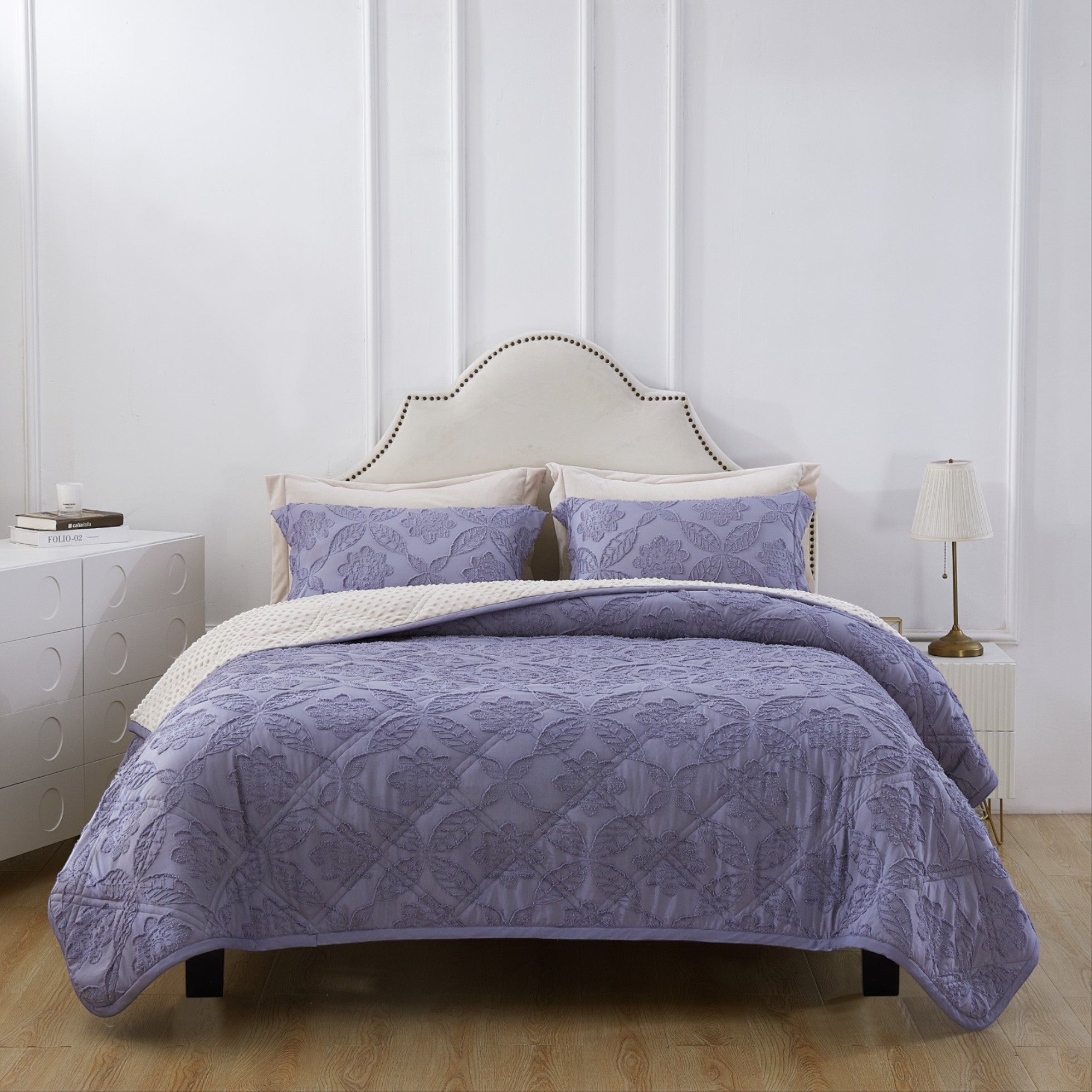 Mytickie Lavender & Beige Comforter