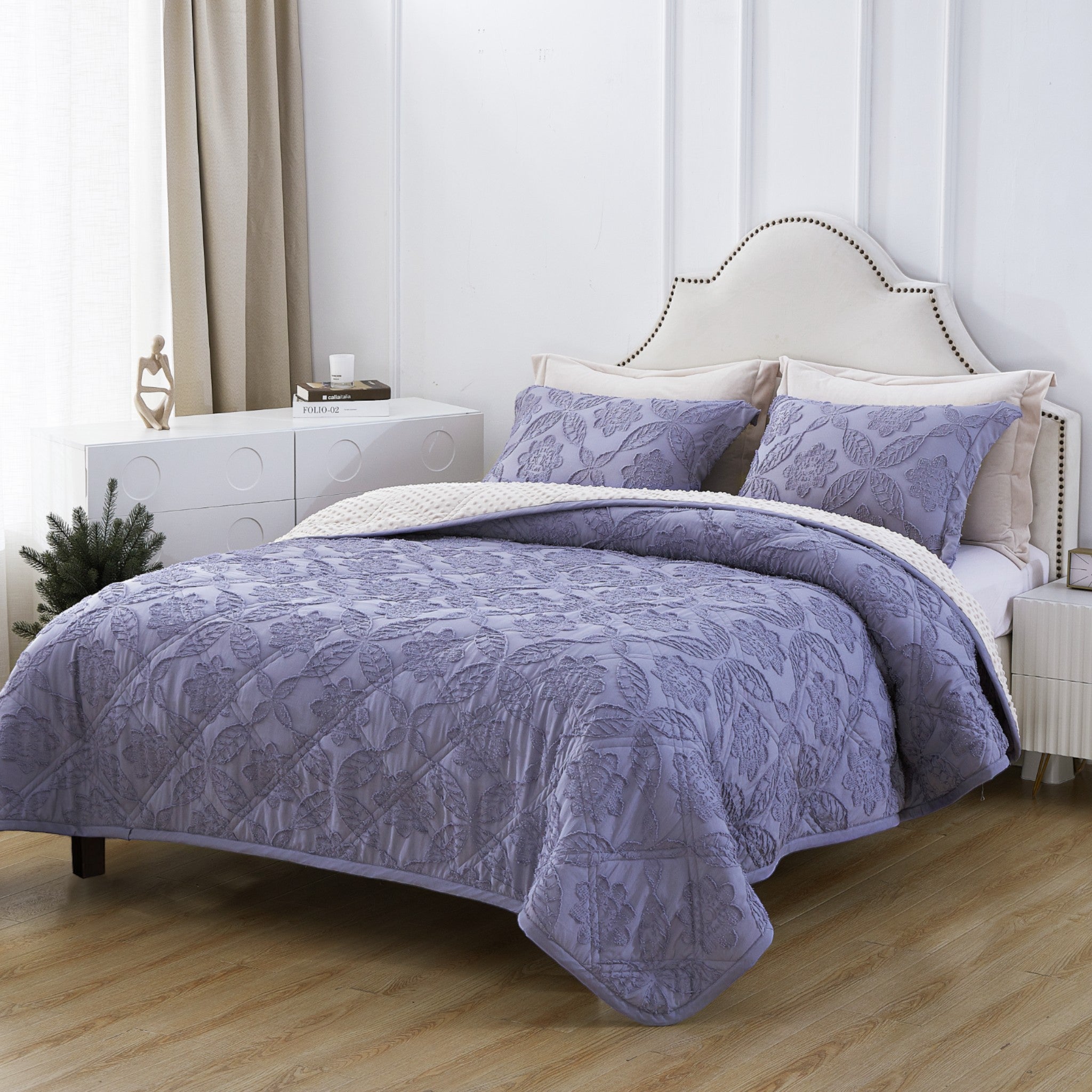 Mytickie Lavender & Beige Comforter