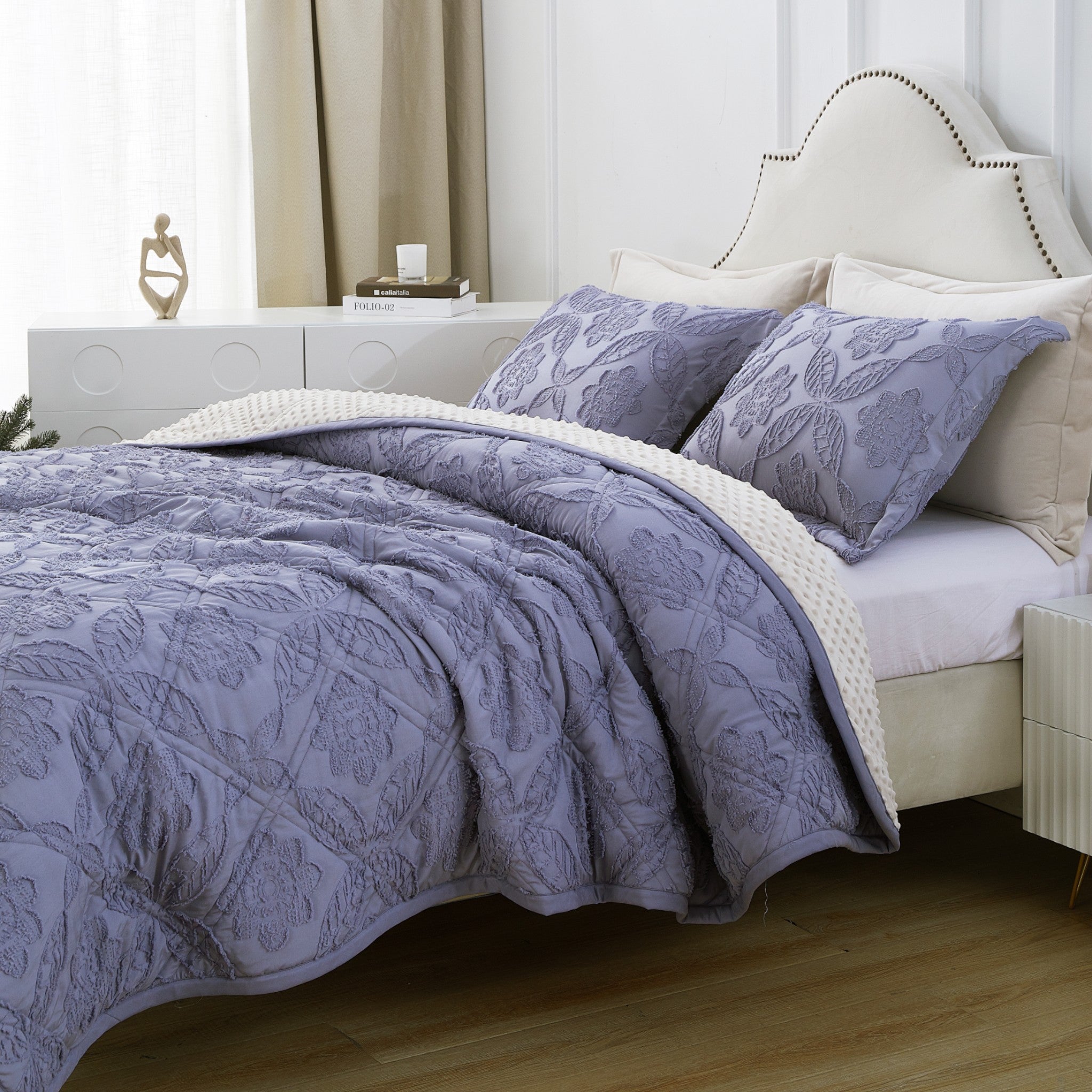 Mytickie Lavender & Beige Comforter