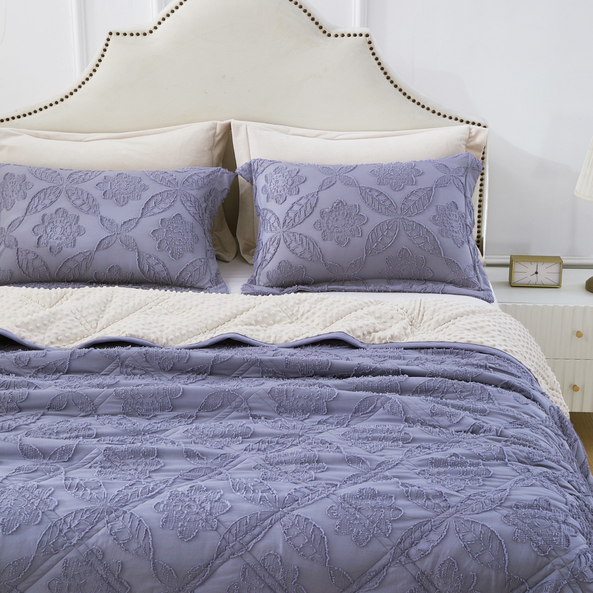 Mytickie Lavender & Beige Comforter