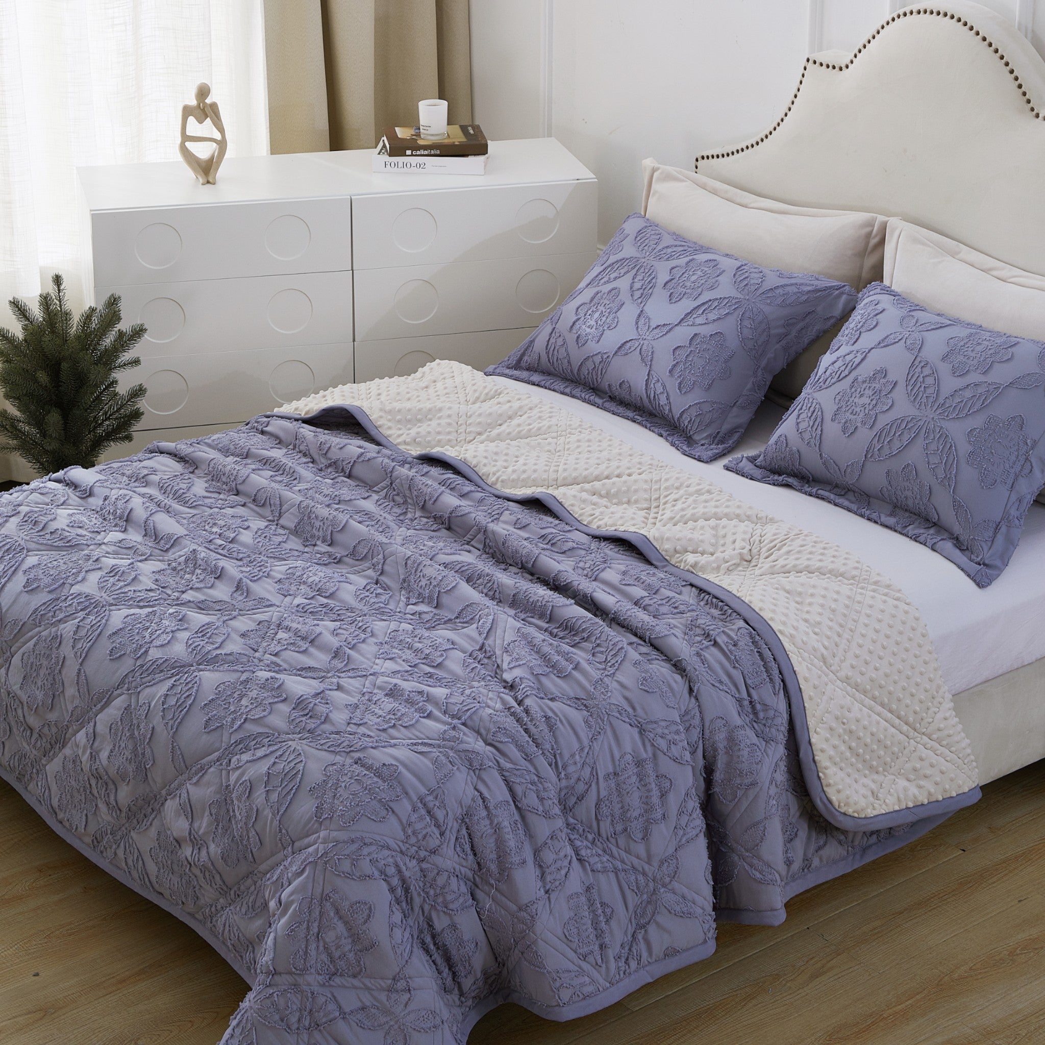 Mytickie Lavender & Beige Comforter