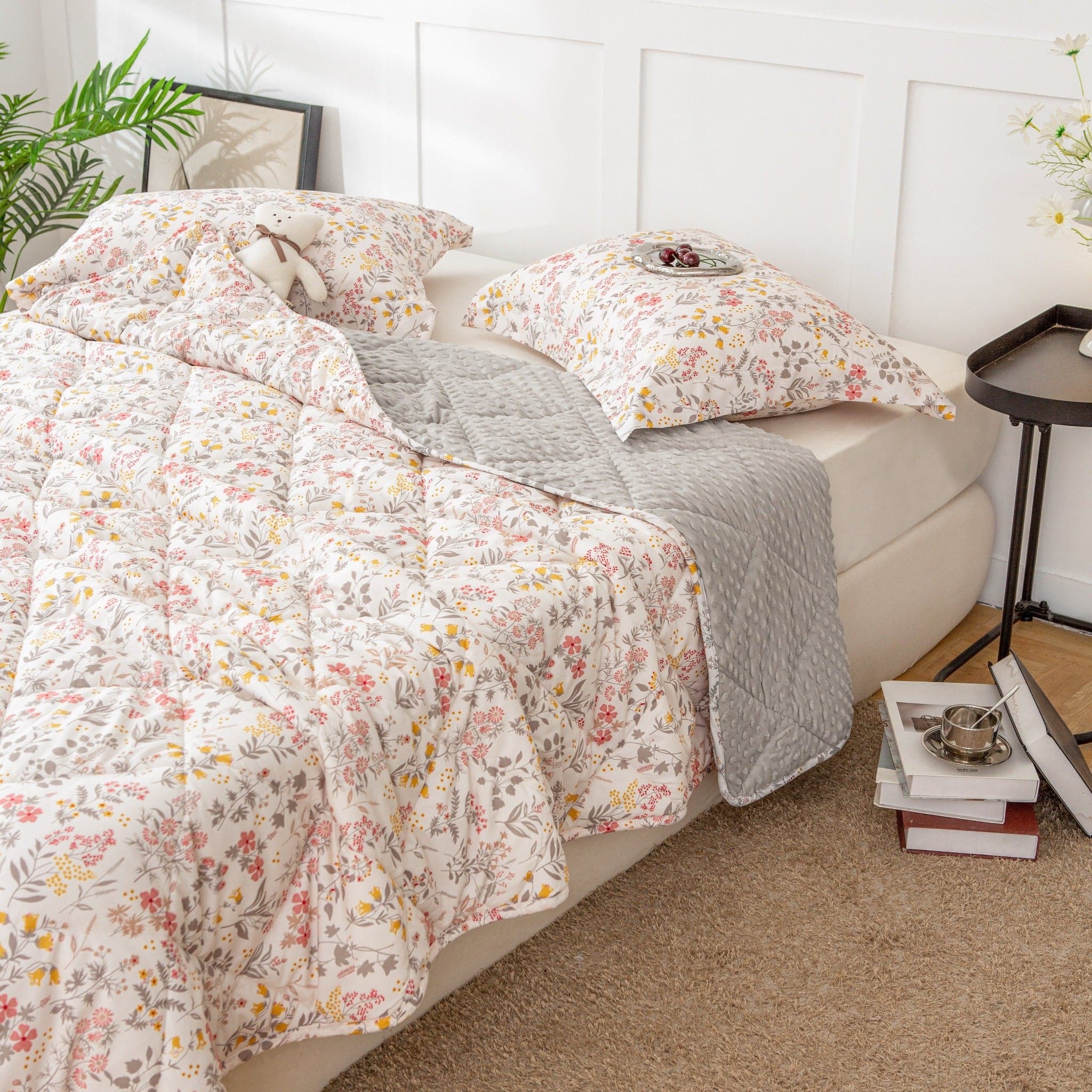 Sweet Blossoms Comforter with Pillows